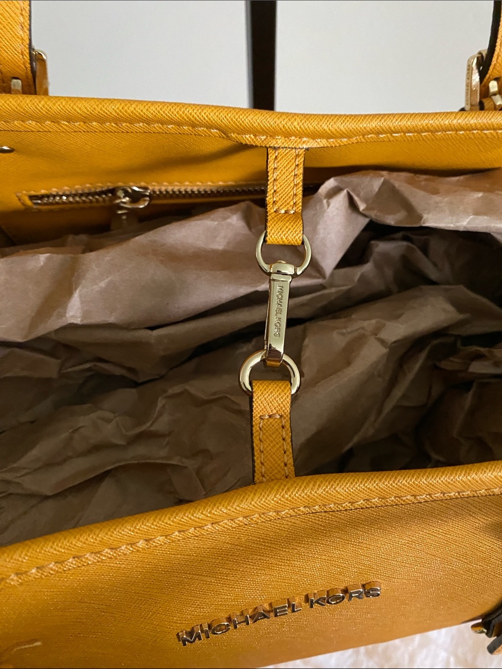 MICHAEL Michael Kors Jet Set Travel Medium Tote in Marigold - Picture 17 of 17